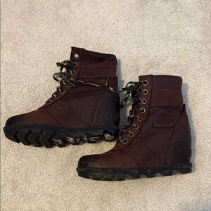 Sorel 9 Lexi Cattail lace up wedge boots 🥾